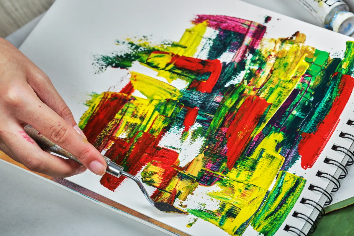Les artistes contemporains qui redéfinissent l'art abstrait