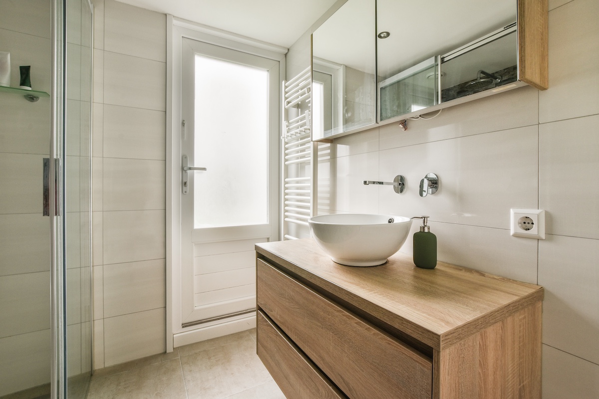 Bien choisir son meuble de salle de bain : matériaux, design et fonctionnalités